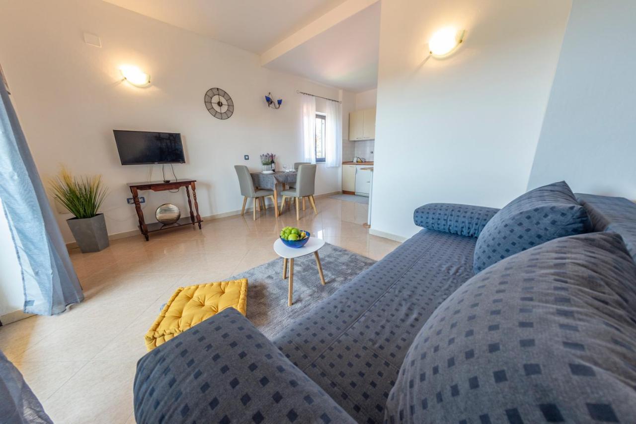 Apartments Krivicic Blue โปแมร์ ภายนอก รูปภาพ