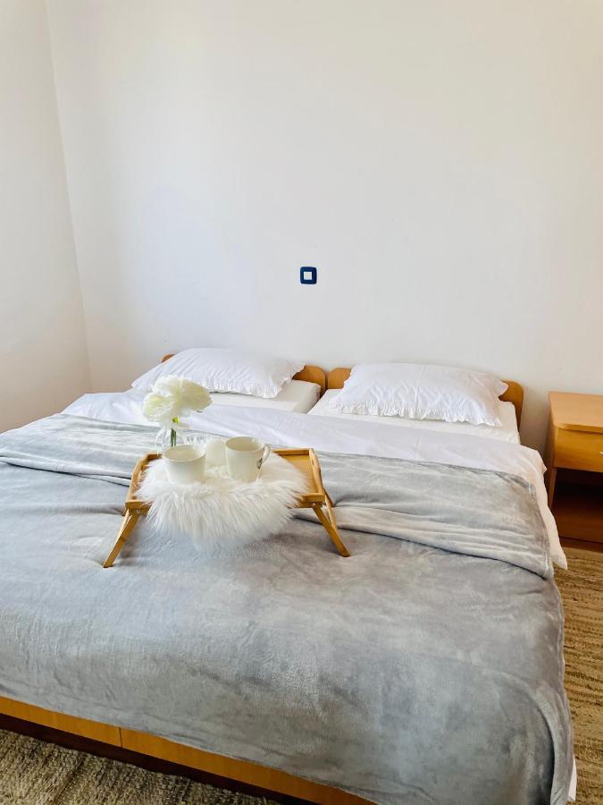 Apartments Krivicic Blue โปแมร์ ภายนอก รูปภาพ