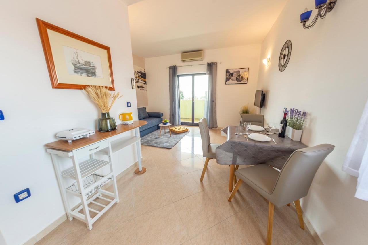 Apartments Krivicic Blue โปแมร์ ภายนอก รูปภาพ