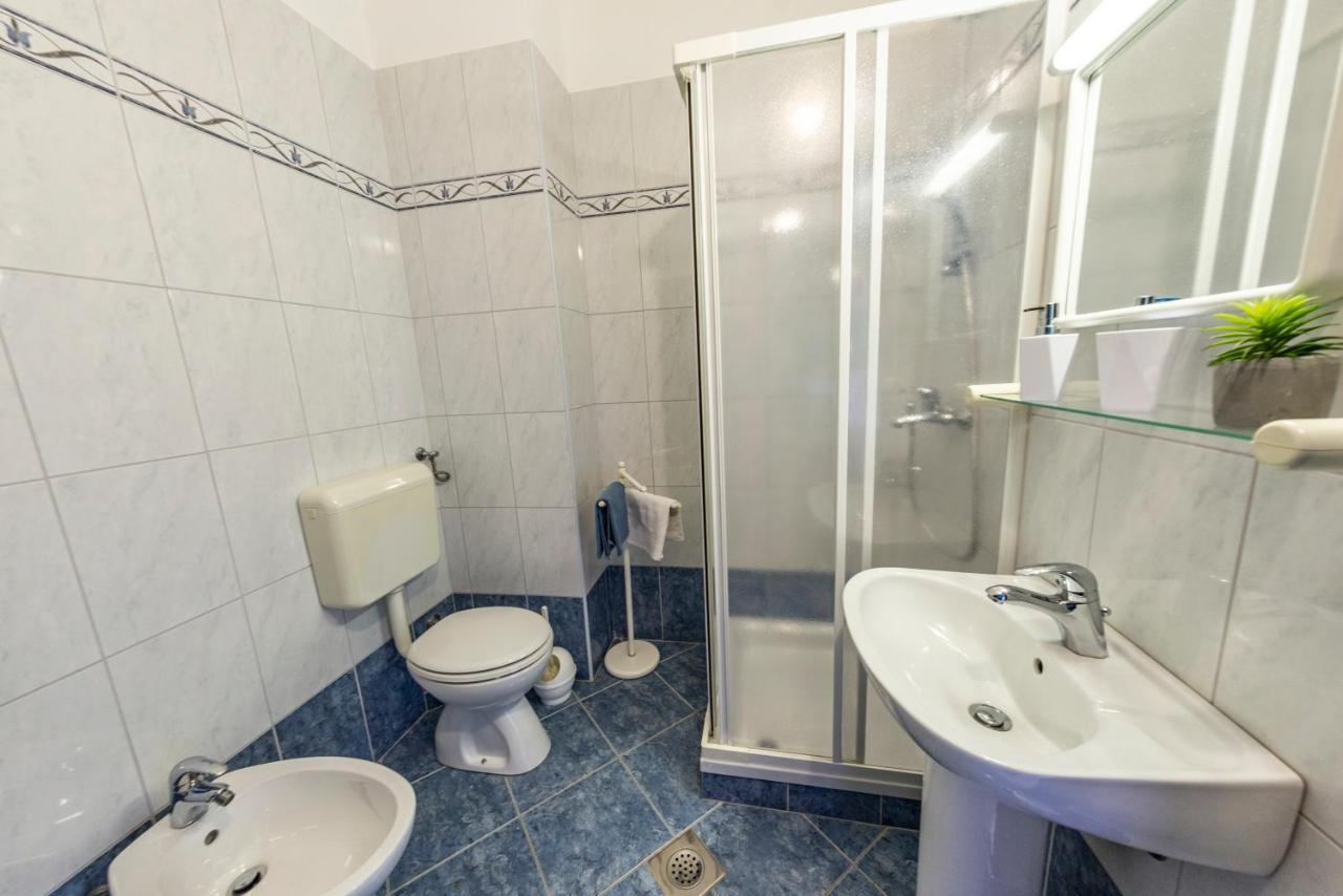 Apartments Krivicic Blue โปแมร์ ภายนอก รูปภาพ